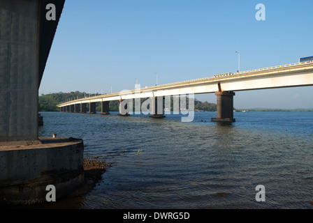 Brücke über Mandovi Fluss, Panaj, Goa, Indien Stockfoto