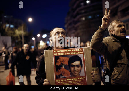 Thessaloniki, Griechenland. 12. März 2014. Protestkundgebung in Solidarität des Todes des 15 Jahre alten türkischen Berkin Elvan nach einer neun Monate langen Koma, nachdem er von der Polizei Tränengas Kanister während der Proteste gegen die Regierung als ausgehen zu Brot in Istanbul getroffen. Thessaloniki, Griechenland am 12. März 2014. Bildnachweis: Konstantinos Tsakalidis/Alamy Live-Nachrichten Stockfoto