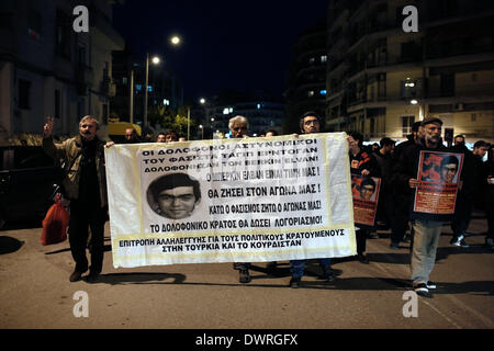 Thessaloniki, Griechenland. 12. März 2014. Protestkundgebung in Solidarität des Todes des 15 Jahre alten türkischen Berkin Elvan nach einer neun Monate langen Koma, nachdem er von der Polizei Tränengas Kanister während der Proteste gegen die Regierung als ausgehen zu Brot in Istanbul getroffen. Thessaloniki, Griechenland am 12. März 2014. Bildnachweis: Konstantinos Tsakalidis/Alamy Live-Nachrichten Stockfoto