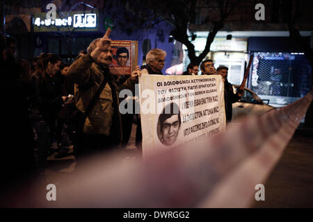 Thessaloniki, Griechenland. 12. März 2014. Protestkundgebung in Solidarität des Todes des 15 Jahre alten türkischen Berkin Elvan nach einer neun Monate langen Koma, nachdem er von der Polizei Tränengas Kanister während der Proteste gegen die Regierung als ausgehen zu Brot in Istanbul getroffen. Thessaloniki, Griechenland am 12. März 2014. Bildnachweis: Konstantinos Tsakalidis/Alamy Live-Nachrichten Stockfoto