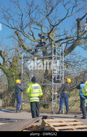 Anti-Fracking Protest gegen Barton Moss Bohren Website wie Nachrichten in sie kommt haben verlassen, um die Räumung von der Website ansprechen Stockfoto