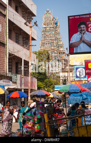 Süd Süd Indien Tamil Nadu Madurai beschäftigt Straßenszene Sri Meenakshi Minakshi Sundareshvara-Tempel Turm Shiva Hindu Stockfoto