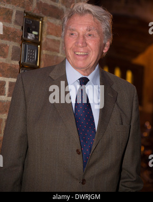 Don McCullin, berühmte Kriegsfotografin Ankunft in Oxford Union vor seinem Vortrag. Stockfoto