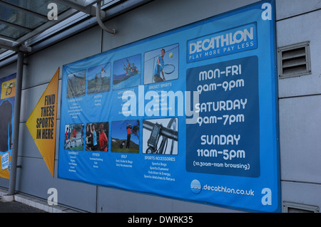 Decathlon Sport Supermarkt befindet sich in Kanada Wasser Retail Park London se16 uk 2014 Stockfoto