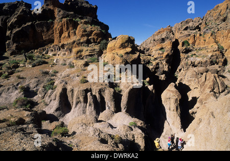 Elk248-2732 Kalifornien, Mojave National Preserve, Loch in der Wand des Ringes Trail Stockfoto