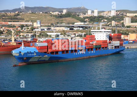 Türkische Containerschiff Mv Cafer Dede lässt ihrem Liegeplatz in Marseille Frankreich Stockfoto