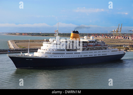 Saga Cruise Liner Mv Saga Ruby verlassen Livorno Hafen Italien Stockfoto