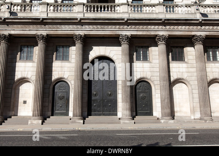 Eintritt in die Bank of England, Threadneedle Street, London, England, Vereinigtes Königreich. Stockfoto