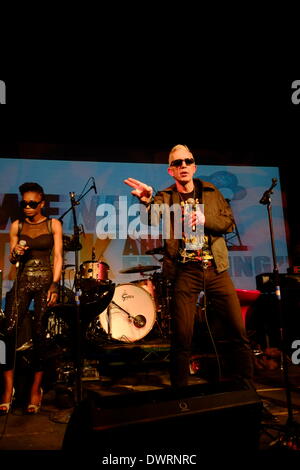 London, UK. 12. März 2014. Alabama3 spielen bei "Wir müssen reden über Fracking" Veranstaltung. Bildnachweis: Rachel Megawhat/Alamy Live-Nachrichten Stockfoto