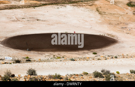 Coober Pedy golf Courrse trockenen Mondlandschaft, Mad Max hier gedreht, t-Stücke sind geölt Sand Stockfoto