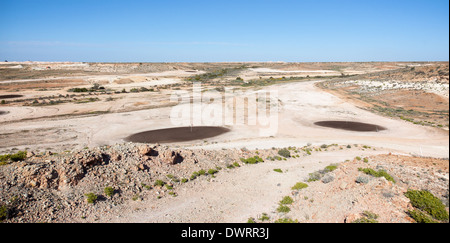 Coober Pedy golf Courrse trockenen Mondlandschaft, Mad Max hier gedreht, t-Stücke sind geölt Sand Stockfoto