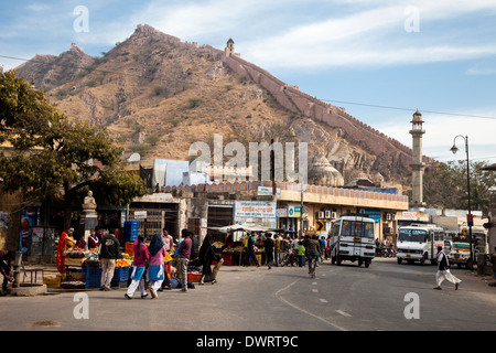 Amer (oder gelb) Dorf Straßenszene, in der Nähe von Jaipur, Rajasthan, Indien. Stockfoto