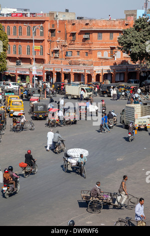 Jaipur, Rajasthan, Indien. Mittag-Verkehr in die Innenstadt von Jaipur. Stockfoto