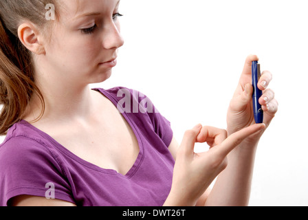 Test für Diabetes teenager Stockfoto