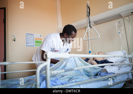 Krankenschwester mit Patienten Stockfoto