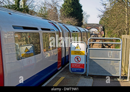 Sudbury Town U-Bahn-Station Plattform, London Borough of Brent, London, England, Vereinigtes Königreich Stockfoto