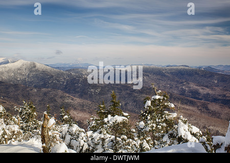 Ausblick vom Gipfel des Mount Tecumseh in Waterville Valley, New Hampshire USA während der Wintermonate. Stockfoto