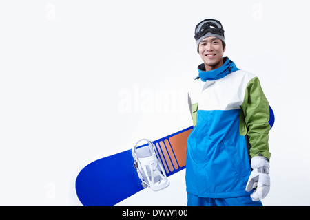 ein Mann mit einem Snowboard und boarding-Getriebe Stockfoto