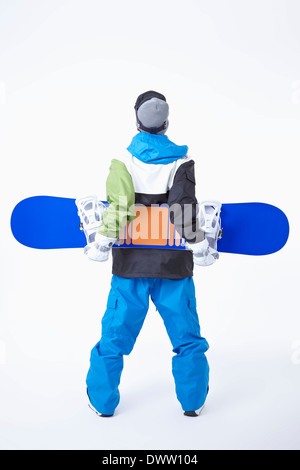 ein Mann mit einem Snowboard und boarding-Getriebe Stockfoto