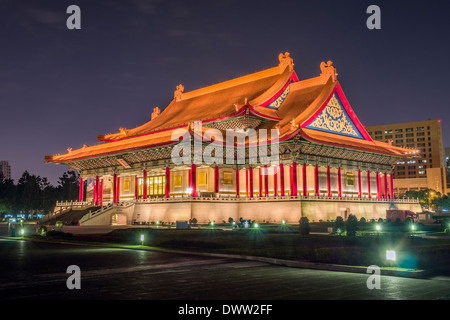 Nationale Konzerthalle in der Nacht in Taipei, Taiwan Stockfoto