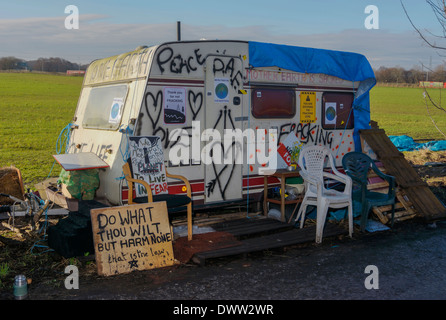 Barton Moos Schutz Camp. Anti-Fracking-Aktivisten haben Lager entlang der Zufahrtsstraße zum iGas Bohrstelle eingerichtet. Stockfoto