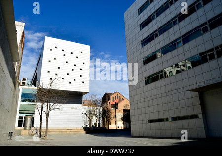 Blanquerna School of Communication Gebäude, CCCB Theater. Kirche Santa Maria de Montalegre. MACBA. Joan Coromines Platz Stockfoto