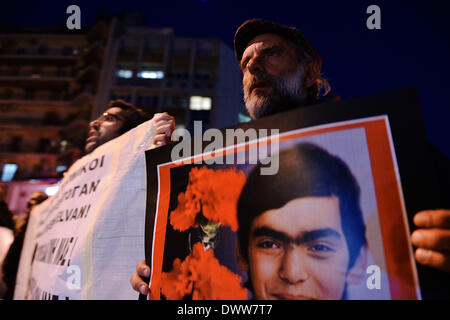 Thessaloniki, Griechenland. 12. März 2014. Demonstranten marschieren im Zentrum von Thessaloniki halten Bilder von Berkin Elvan. Mitglieder des linksgerichteten Gruppen im Zentrum von Thessaloniki in Solidarität mit den türkischen jungen Tod Berkin Elvan, verletzt durch die Polizei Gaskartusche während der Demonstrationen in Istanbul zeigte im letzten Sommer Giannis Papanikos/NurPhoto/ZUMAPRESS.com/Alamy © Live-Nachrichten Stockfoto