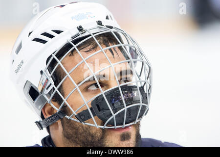 Sotschi, Russland. 11. März 2014. Sledge Eishockey match USA V RUS auf die Paralympischen Spiele 2014 in Sotschi, das russische Team gewann 2: 1 nach einem harten Match mit eine Menge Emotionen. Bildnachweis: Mauro Ujetto/NurPhoto/ZUMAPRESS.com/Alamy Live-Nachrichten Stockfoto