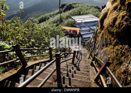 Die steile Treppe in der Nähe des Gipfels des Adam's Peak (Sri Pada) in Sri Lanka Stockfoto