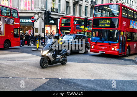 Oxford Circus bei Rush Hour Stockfoto