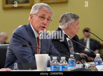 Washington DC, USA. 13. März 2014. U.S. Defense Secretary Chuck Hagel (L) bezeugt vor dem Verteidigung-Unterausschuss des Ausschusses für Haus Mittel während ein Verteidigungshaushalt hören "der FY2015 Abteilung der Verteidigungshaushalt" auf dem Capitol Hill in Washington, D.C., Hauptstadt der Vereinigten Staaten, 13. März 2014 untersuchen soll. Bildnachweis: Xinhua/Alamy Live-Nachrichten Stockfoto