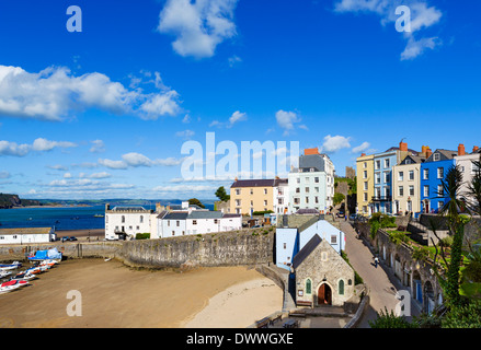 Blick über den Hafen bei Ebbe, Tenby, Carmarthen Bay, Pembrokeshire, Wales, UK Stockfoto