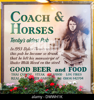 Historischen Coach und Pferde Pub, wo Dylan Thomas angeblich das Manuskript verlassen haben, für Under Milk Wood, Tenby, Wales, UK Stockfoto