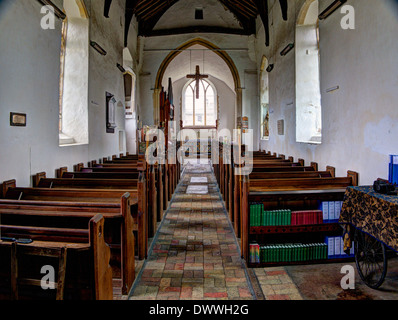 Die elfte Jahrhundert Feuerstein Pfarrkirche St. Andreas in Wissett, Suffolk, England. Stockfoto