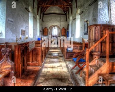 Die elfte Jahrhundert Feuerstein Pfarrkirche St. Andreas in Wissett, Suffolk, England. Stockfoto