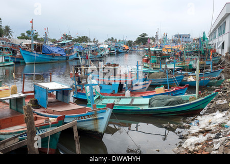 Fischerboote im Hafen von Duong Dong Phu Quoc Island, Vietnam Stockfoto