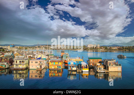 Victoria BC British Columbia Kanada Fishermans Wharf mit Wolken blauer Himmel Stockfoto