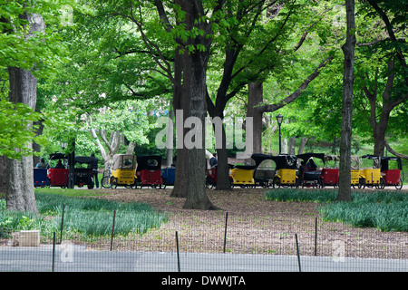 Fahrrad-Rikschas geparkt im Central Park, New York, USA Stockfoto