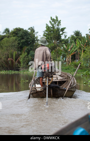 Kleine private Fähre Betrieb auf den Kanälen können Tho Vietnam Stockfoto