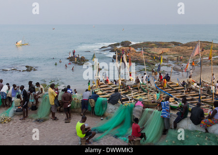 Angelboote/Fischerboote im Hafen in Cape Coast, Ghana Stockfoto