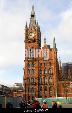 Sttion St Pancras in London von dem Zusammentreffen der Kings Cross Station gesehen. Stockfoto