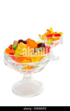 Bunte Gummibärchen in einer Tasse Stockfoto