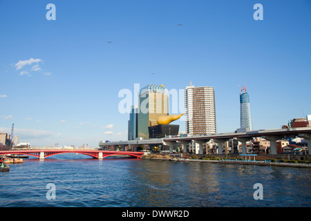 Sumida-Fluss und Tokyo Sky Tree im Bau, Tokyo, Japan Stockfoto