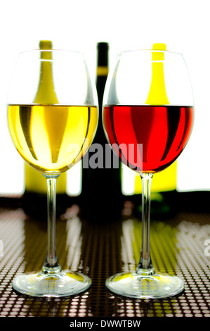 Brille von weiß- und Rotwein Stockfoto
