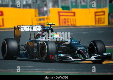 Melbourne, Victoria, Australien. 14. März 2014. 14. März 2014: Esteban Gutierrez (MEX) von der Sauber F1 Team-Exits Kurve vier Training eine an die 2014 Australian Formula One Grand Prix im Albert Park in Melbourne, Australien. Sydney Low/Cal Sport Media/Alamy Live-Nachrichten Stockfoto