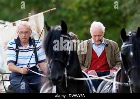 Burston, Norfolk. Anthony Neil Wedgwood 'Tony' Benn, PC (geboren 3. April 1925 - 14. März 2014), ehemals 2. Viscount Stansgate war eine britische Labour-Partei Politiker Mitglied des Parlaments (MP) für 50 Jahre und einem Minister unter Harold Wilson und James Callaghan. Im Bild bei der Burston Streik Schule-Rallye in Norfolk 5. September 2010. Stockfoto