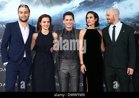 Douglas Booth, Emma Watson, Logan Lerman, Jennifer Connelly und Regisseur Darren Aronofsky teilnehmen zur Premiere des Films "Noah" in der Zoo-Palast-Kino in Berlin, Deutschland am 13. März 2014. Stockfoto