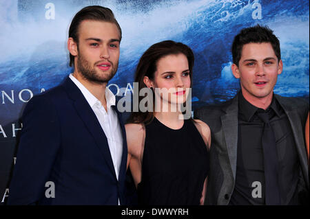 Douglas Booth, Emma Watson und Logan Lerman besuchen 'Noah' Deutschland Filmpremiere im Zoo-Palast am Donnerstag, 13. März 2014 in Berlin, Deutschland. Stockfoto