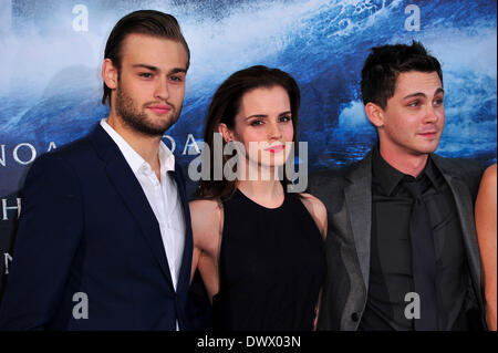 Douglas Booth, Emma Watson und Logan Lerman besuchen 'Noah' Deutschland Filmpremiere im Zoo-Palast am Donnerstag, 13. März 2014 in Berlin, Deutschland. Stockfoto