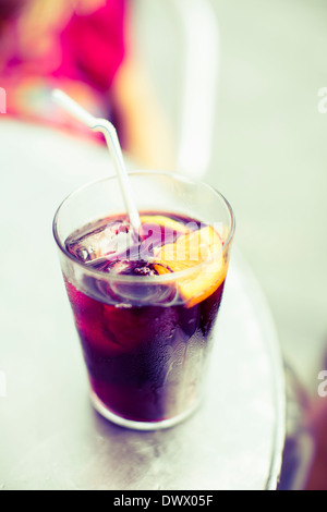 Glas Eistee mit Zitrone Stockfoto